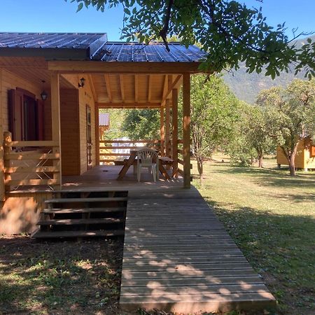 Camping, Hotel De Plein Air Les Cariamas Chateauroux-les-Alpes Exterior photo