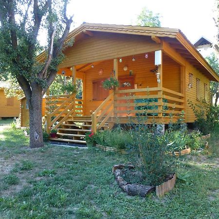 Camping, Hotel De Plein Air Les Cariamas Chateauroux-les-Alpes Exterior photo