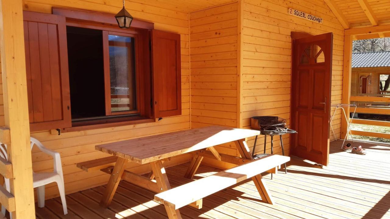 Camping, Hotel De Plein Air Les Cariamas Chateauroux-les-Alpes Exterior photo