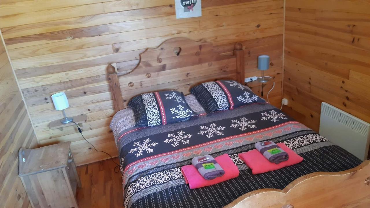 Camping, Hotel De Plein Air Les Cariamas Chateauroux-les-Alpes Exterior photo