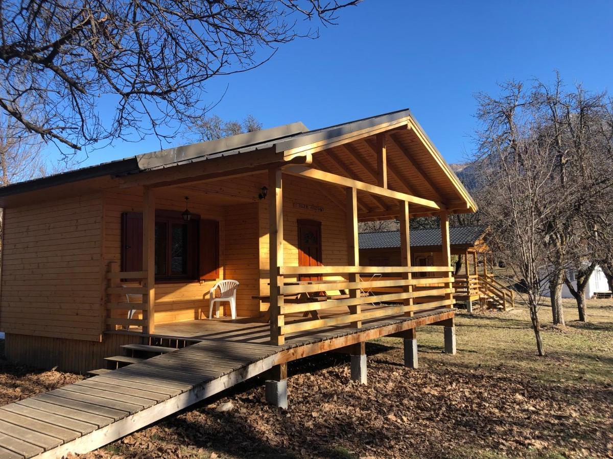 Camping, Hotel De Plein Air Les Cariamas Chateauroux-les-Alpes Exterior photo