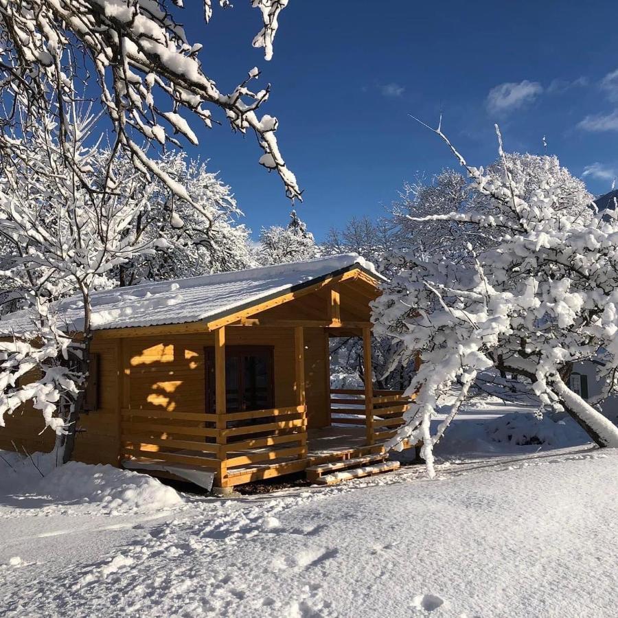 Camping, Hotel De Plein Air Les Cariamas Chateauroux-les-Alpes Exterior photo
