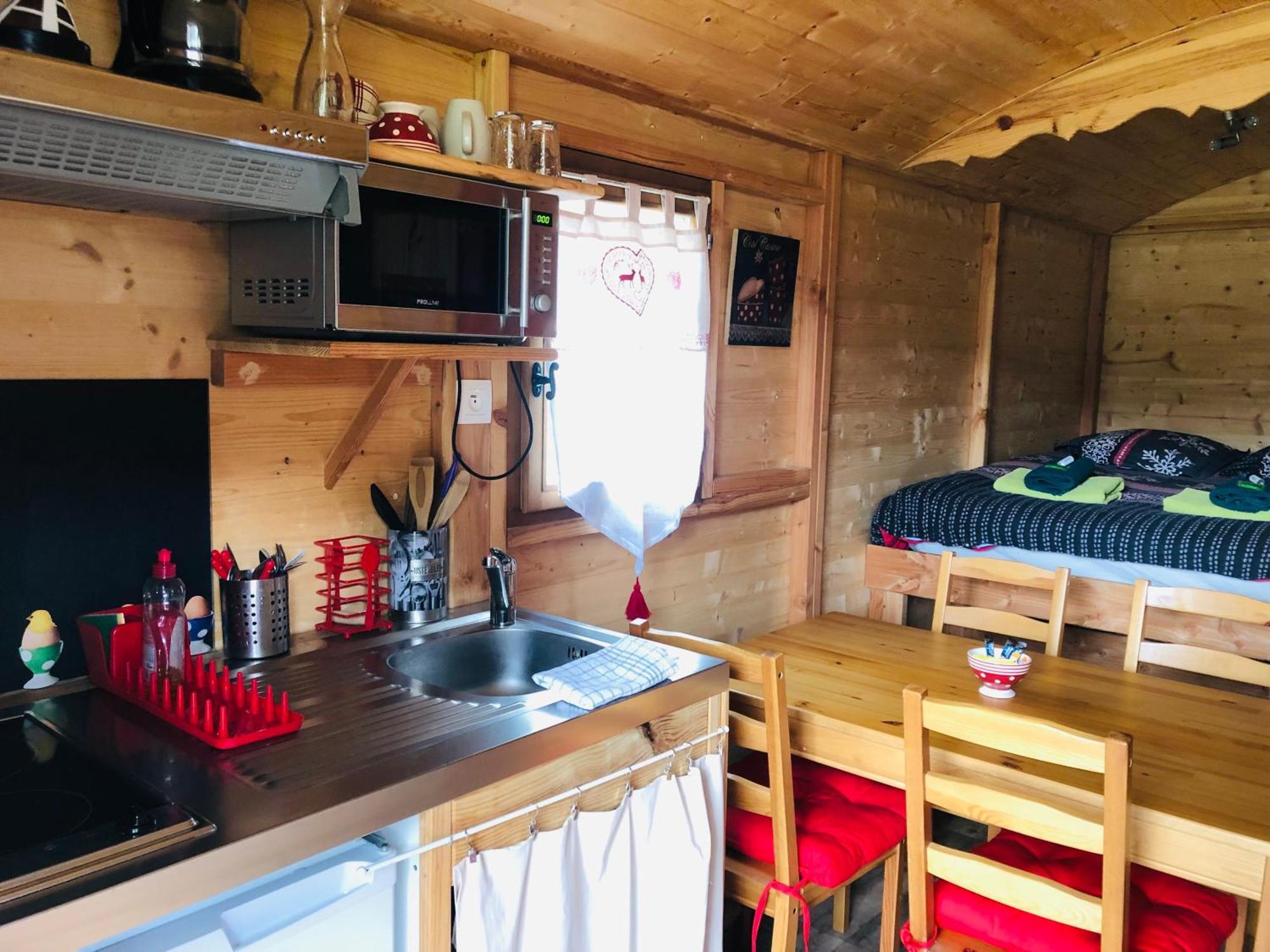 Camping, Hotel De Plein Air Les Cariamas Chateauroux-les-Alpes Exterior photo