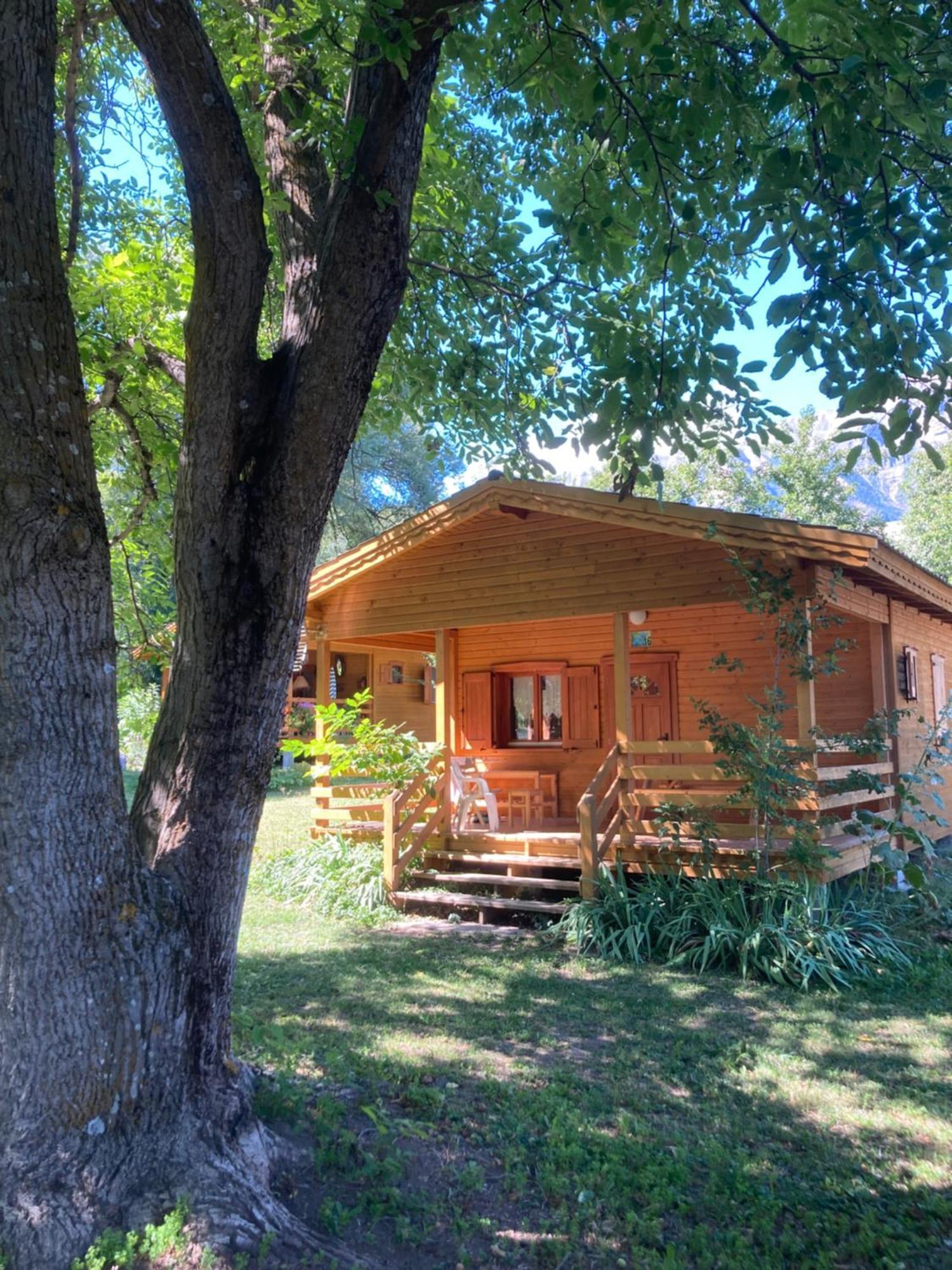 Camping, Hotel De Plein Air Les Cariamas Chateauroux-les-Alpes Exterior photo