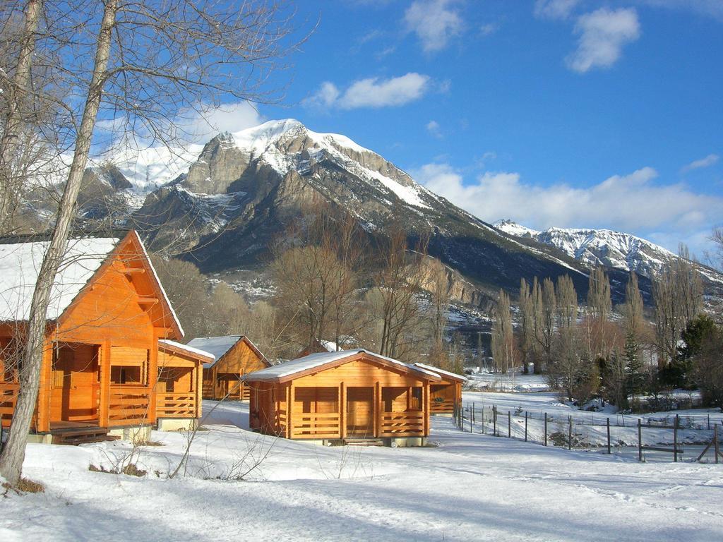 Camping, Hotel De Plein Air Les Cariamas Chateauroux-les-Alpes Exterior photo