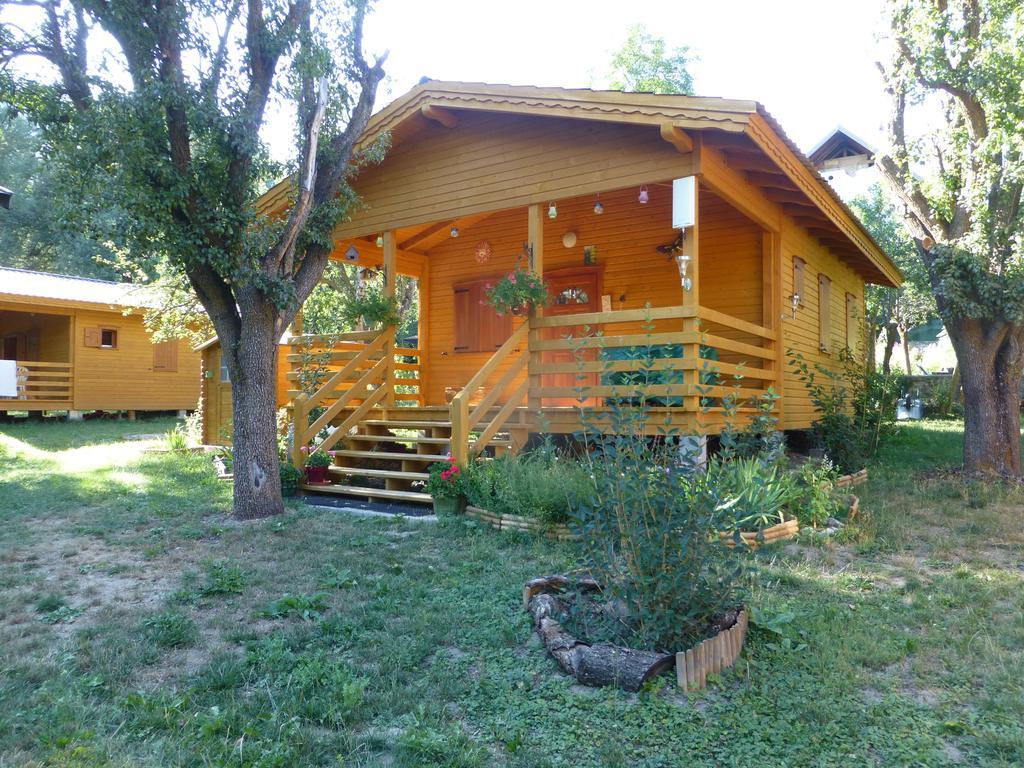 Camping, Hotel De Plein Air Les Cariamas Chateauroux-les-Alpes Exterior photo