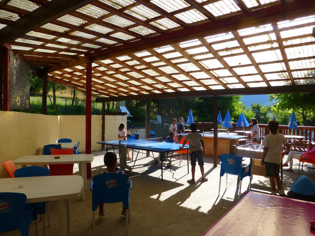 Camping, Hotel De Plein Air Les Cariamas Chateauroux-les-Alpes Exterior photo