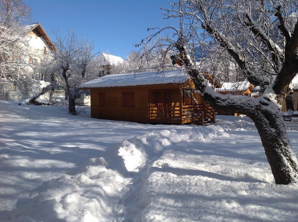 Camping, Hotel De Plein Air Les Cariamas Chateauroux-les-Alpes Exterior photo