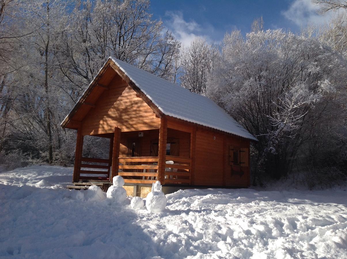 Camping, Hotel De Plein Air Les Cariamas Chateauroux-les-Alpes Exterior photo