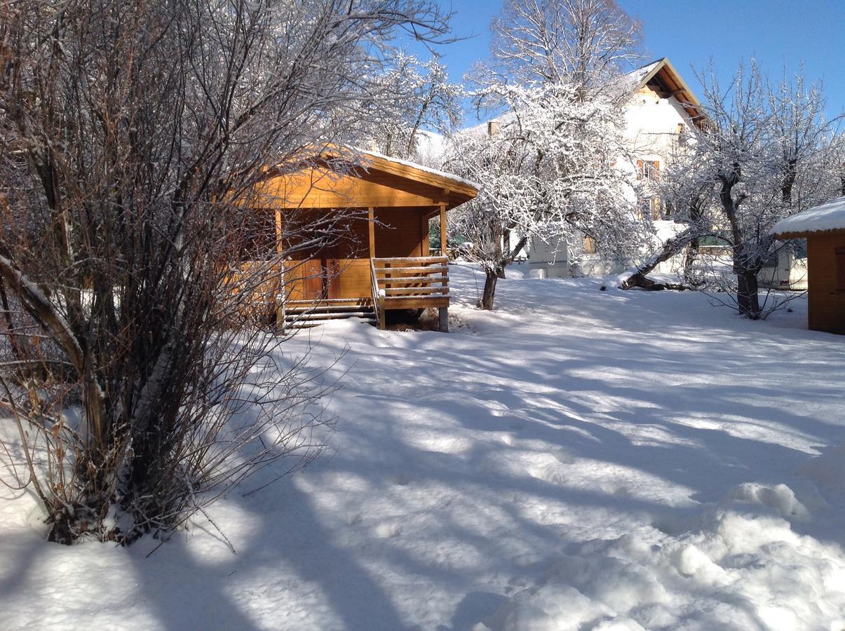 Camping, Hotel De Plein Air Les Cariamas Chateauroux-les-Alpes Exterior photo
