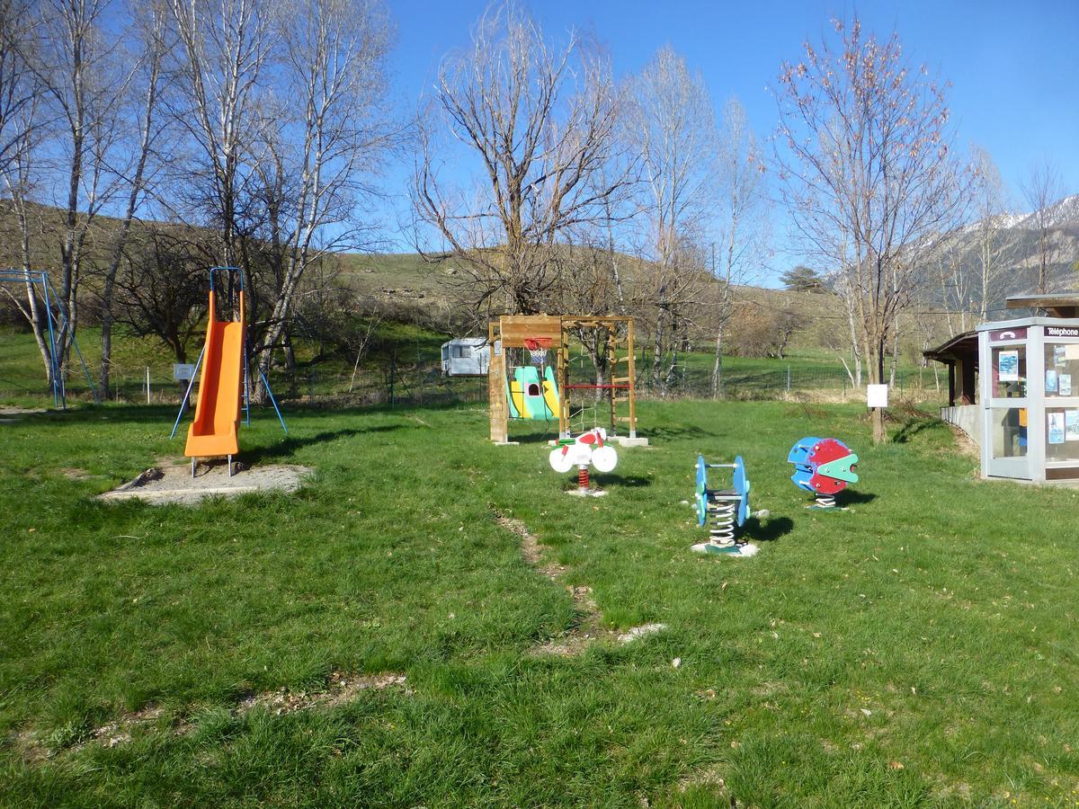 Camping, Hotel De Plein Air Les Cariamas Chateauroux-les-Alpes Exterior photo