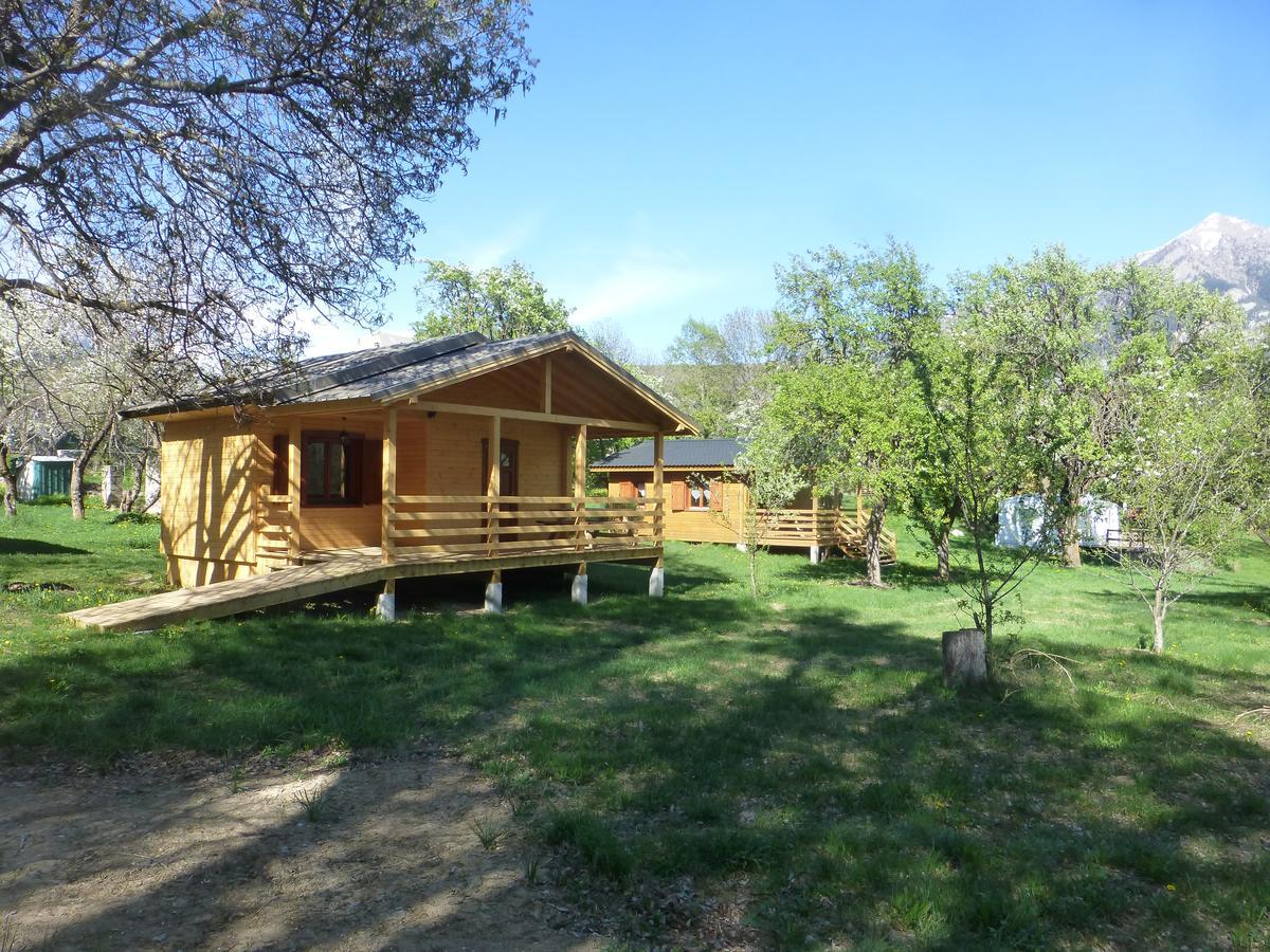 Camping, Hotel De Plein Air Les Cariamas Chateauroux-les-Alpes Exterior photo